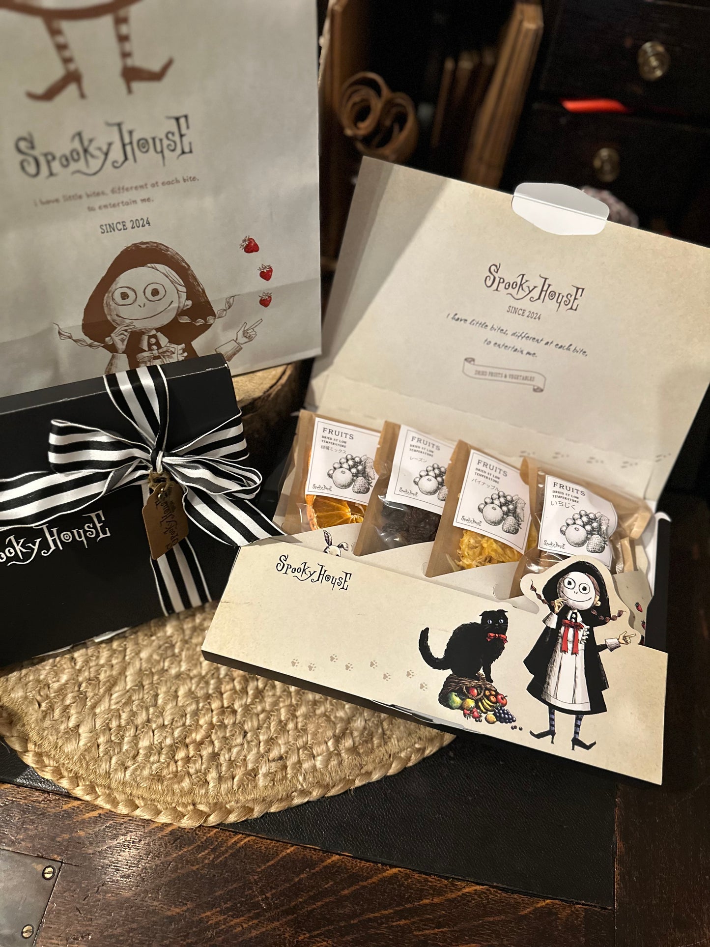 月の魔女のおやつBOX（ビューティー）
